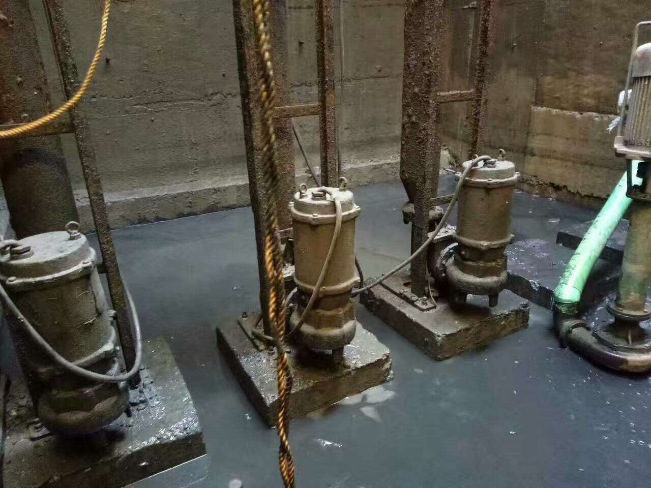 山丹污水池清理